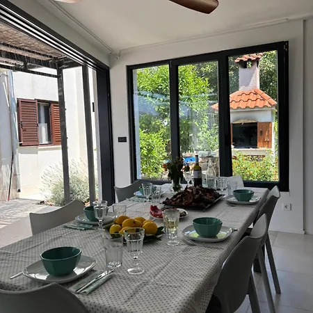 Leann * Donji Okrug (Ciovo)