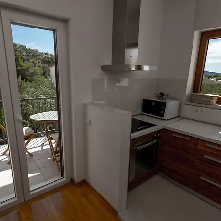 Leann * Donji Okrug (Ciovo)