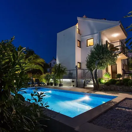 Leann * Donji Okrug (Ciovo)